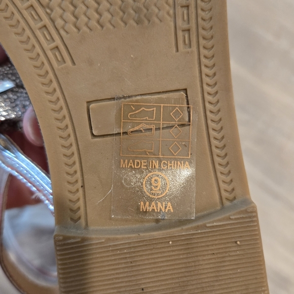 Silver Butterfly Sandals Like New Sz 9 Style Mana - Picture 9 of 12